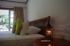 Standard Room | Minibar, in-room safe, soundproofing, free cribs/infant beds - Chalet Bamboo Vert (La Digue)