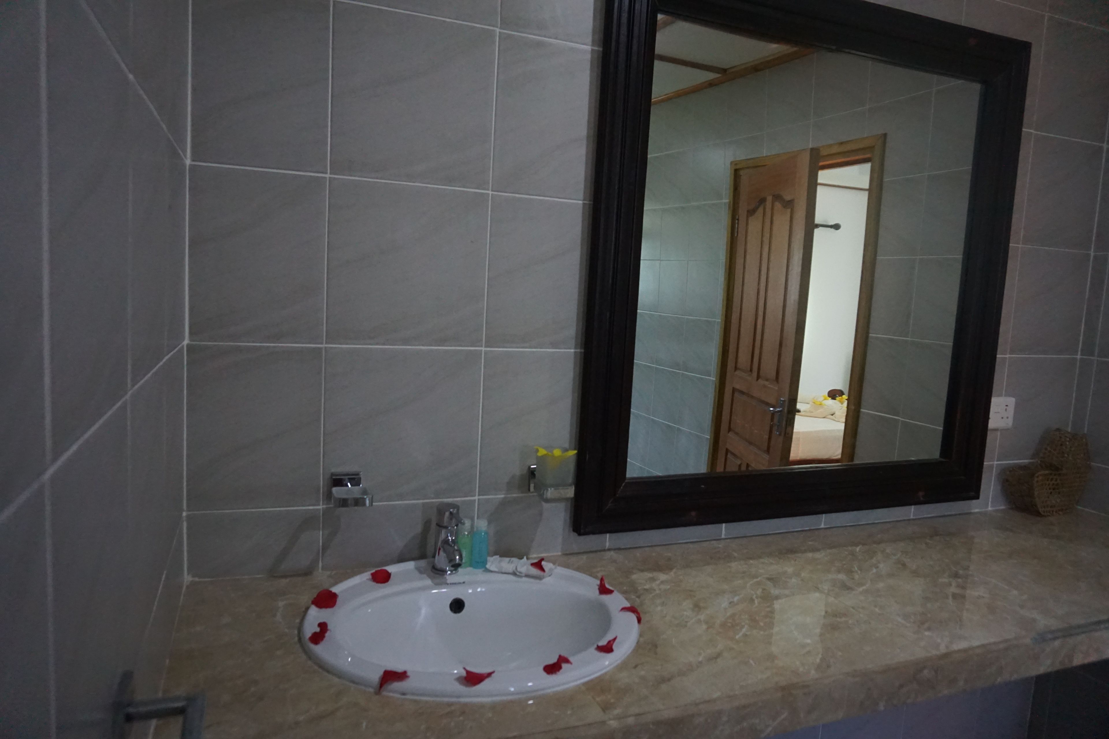 Bathroom sink