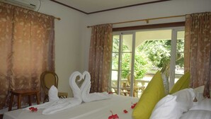 Standard Room | Minibar, in-room safe, soundproofing, cribs (free) - Chalet Bamboo Vert (La Digue)