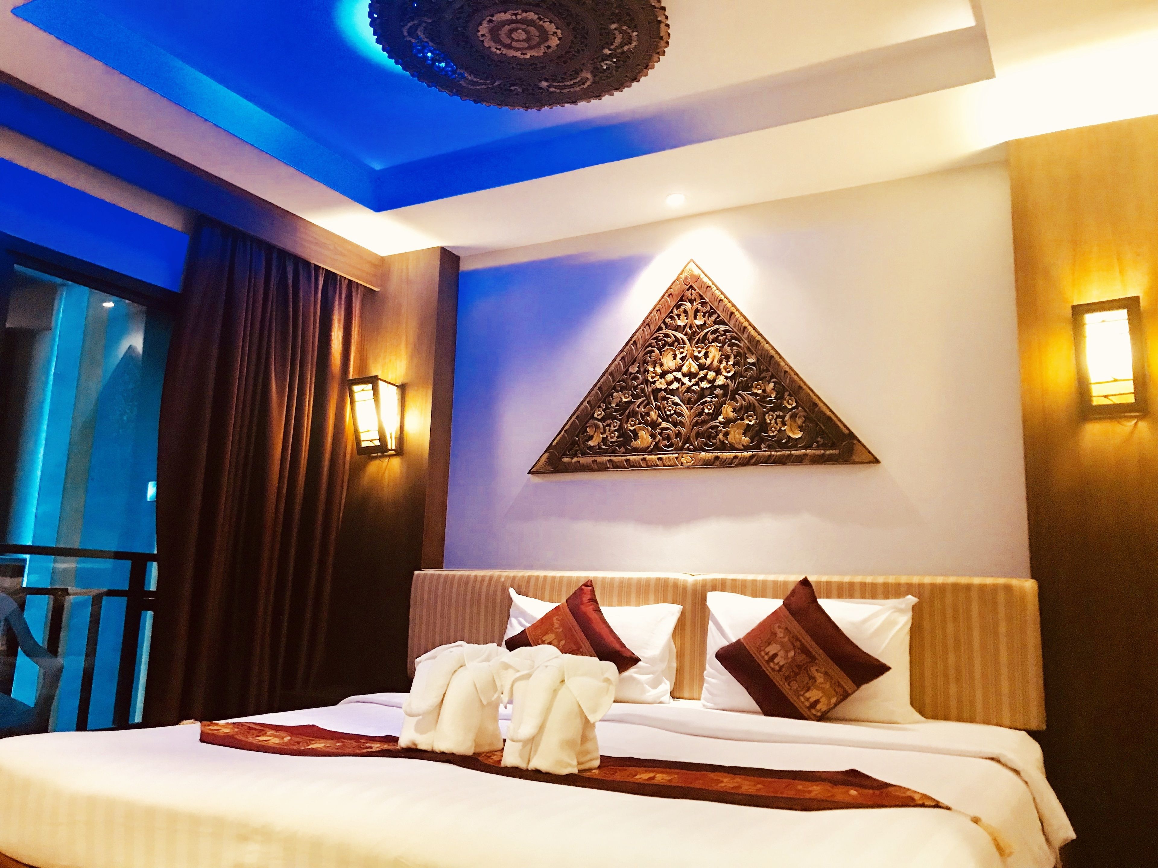 Thai Superior Twin Room | 客房内保险箱、办公桌、遮光窗帘、折叠床/加床（额外收费）