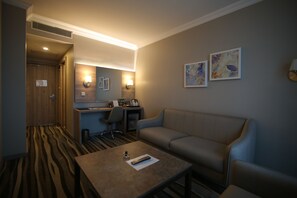 Premium bedding, minibar, in-room safe, desk - Hotel Excellence Inn (Ankara)