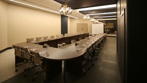 A conference room with a long table, chairs, and glassware. - Hotel Excellence Inn (Ankara)