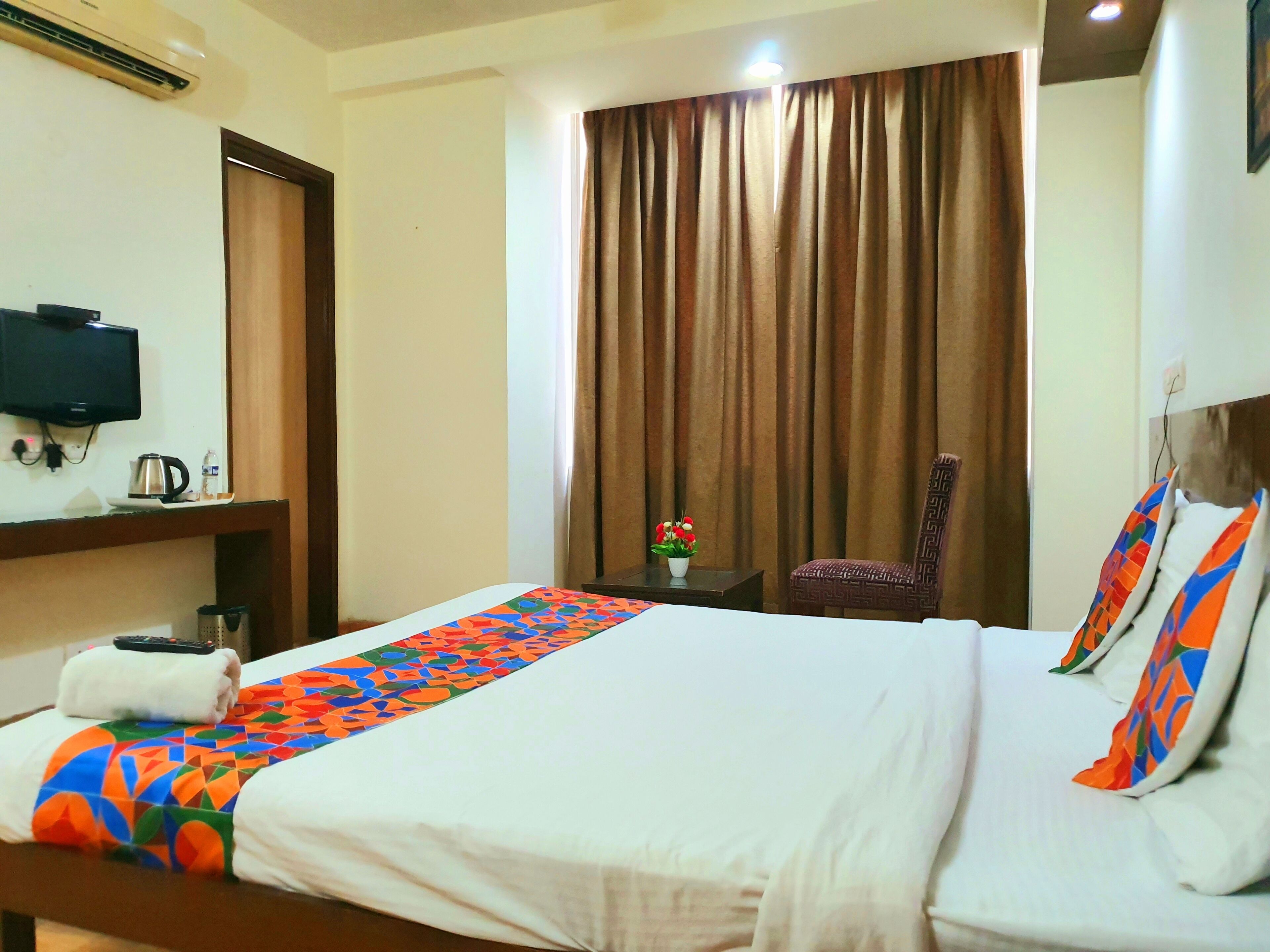 1 habitación, escritorio, tabla de planchar con plancha y wifi gratis 