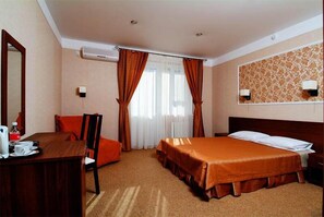 In-room safe, desk, soundproofing, iron/ironing board