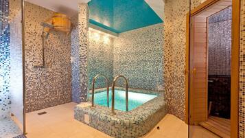 Indoor spa tub