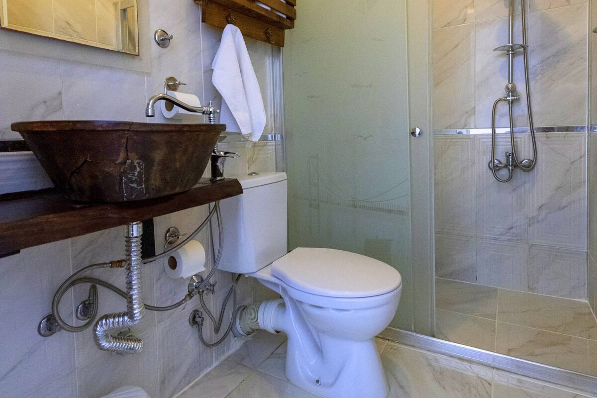 standard double or twin room | premium bedding, individually decorated, desk, soundproofing