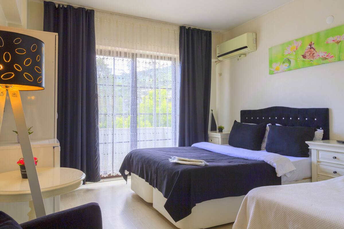 standard double or twin room | premium bedding, individually decorated, desk, soundproofing