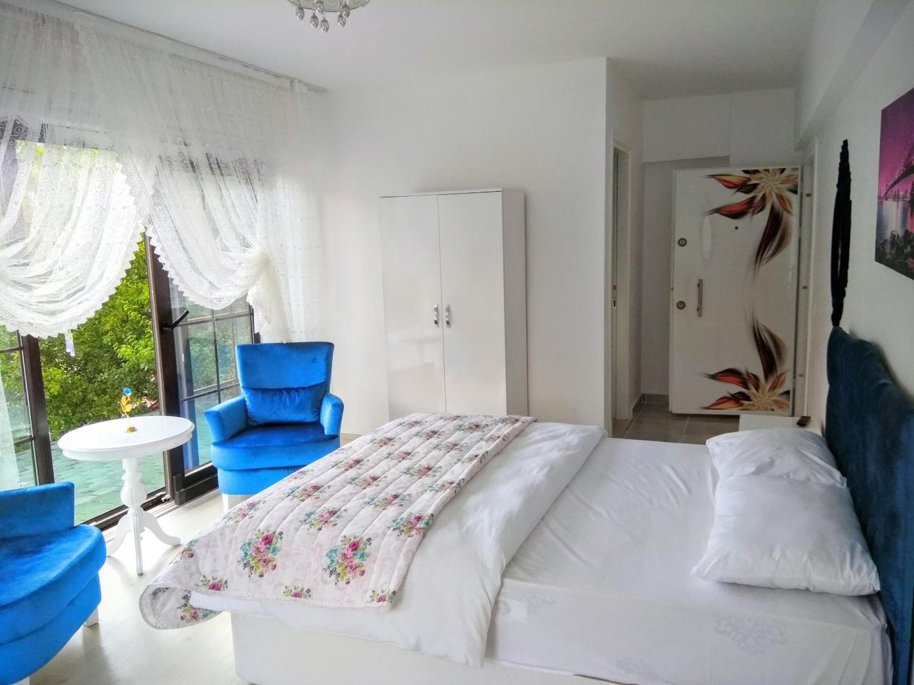 premium bedding, individually decorated, desk, soundproofing