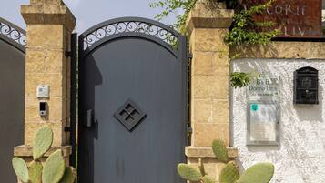 Fachada de la propiedad