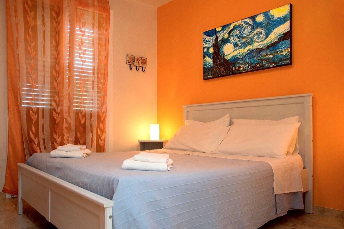 Basic Room | Minibar, in-room safe, blackout drapes, soundproofing