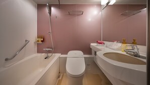 A bathroom with a bathtub, toilet, and sink. - Meitetsu Komaki Hotel (Komaki)