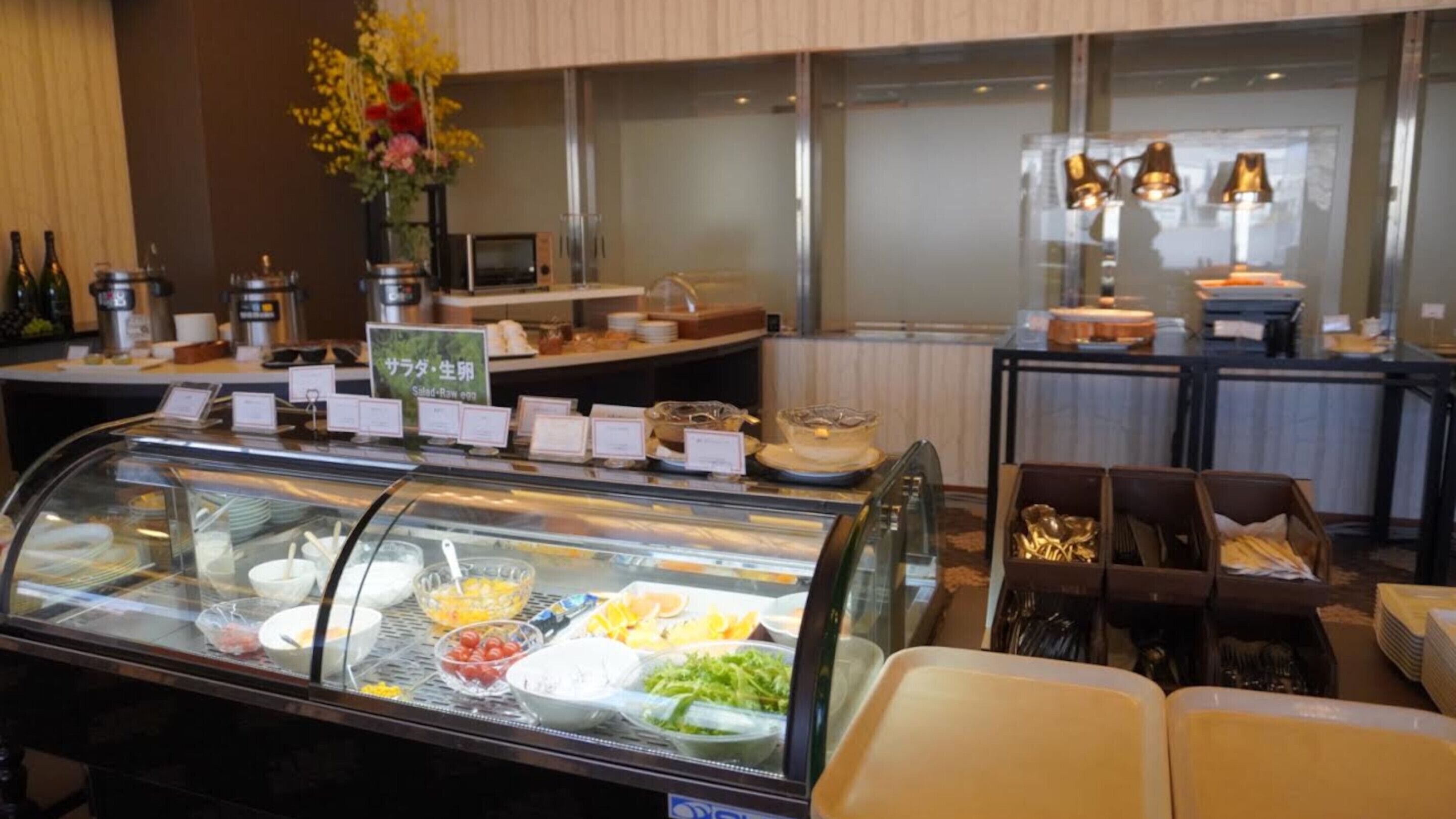 daily buffet breakfast (jpy 1700 per person)