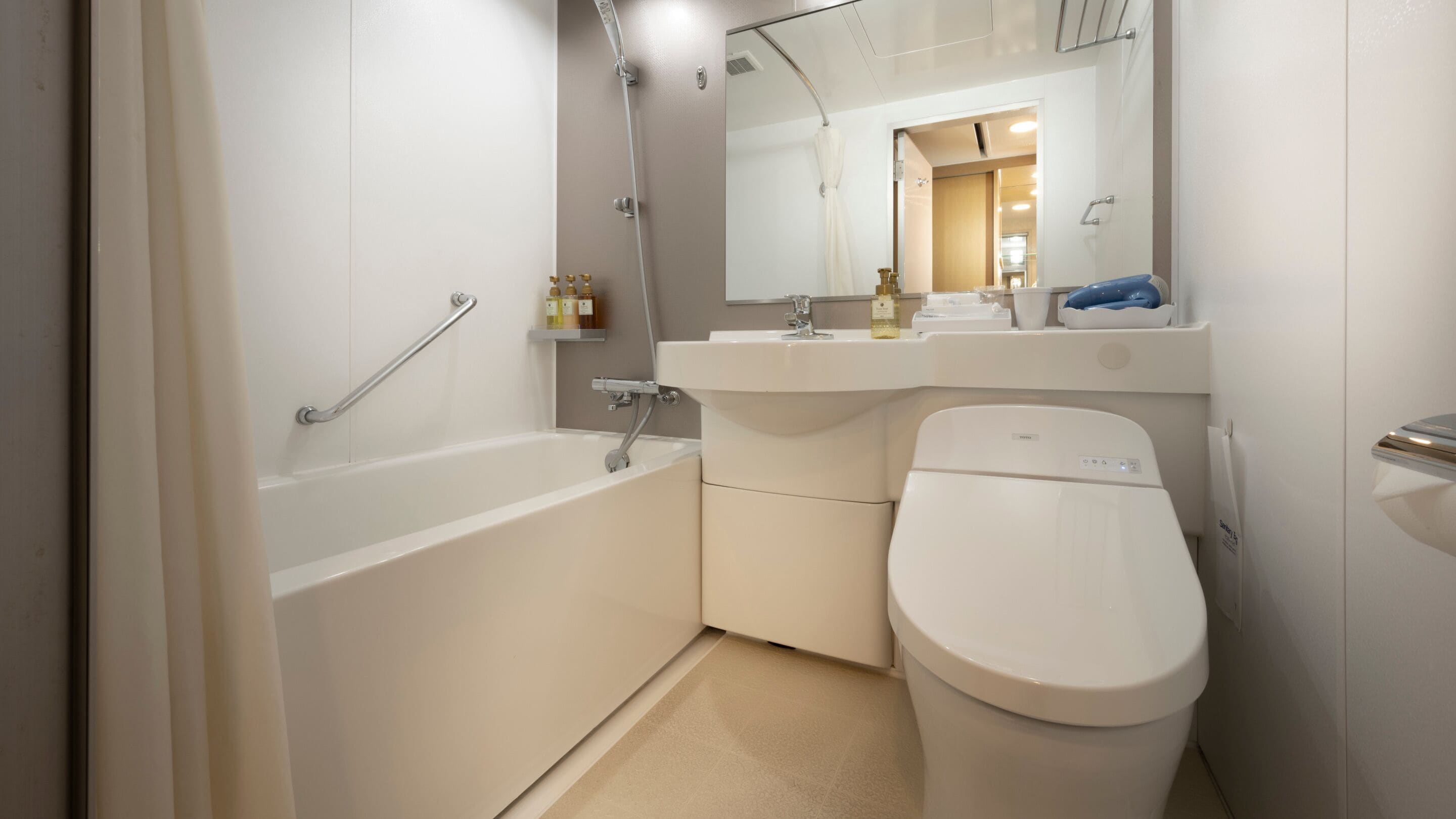 combined shower/bathtub, free toiletries, hair dryer, bathrobes