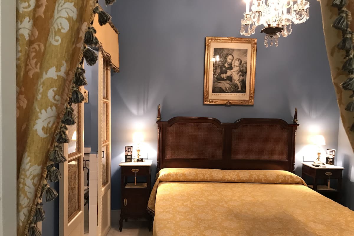 Superior Room | Soundproofing, free WiFi, individually decorated, individually furnished