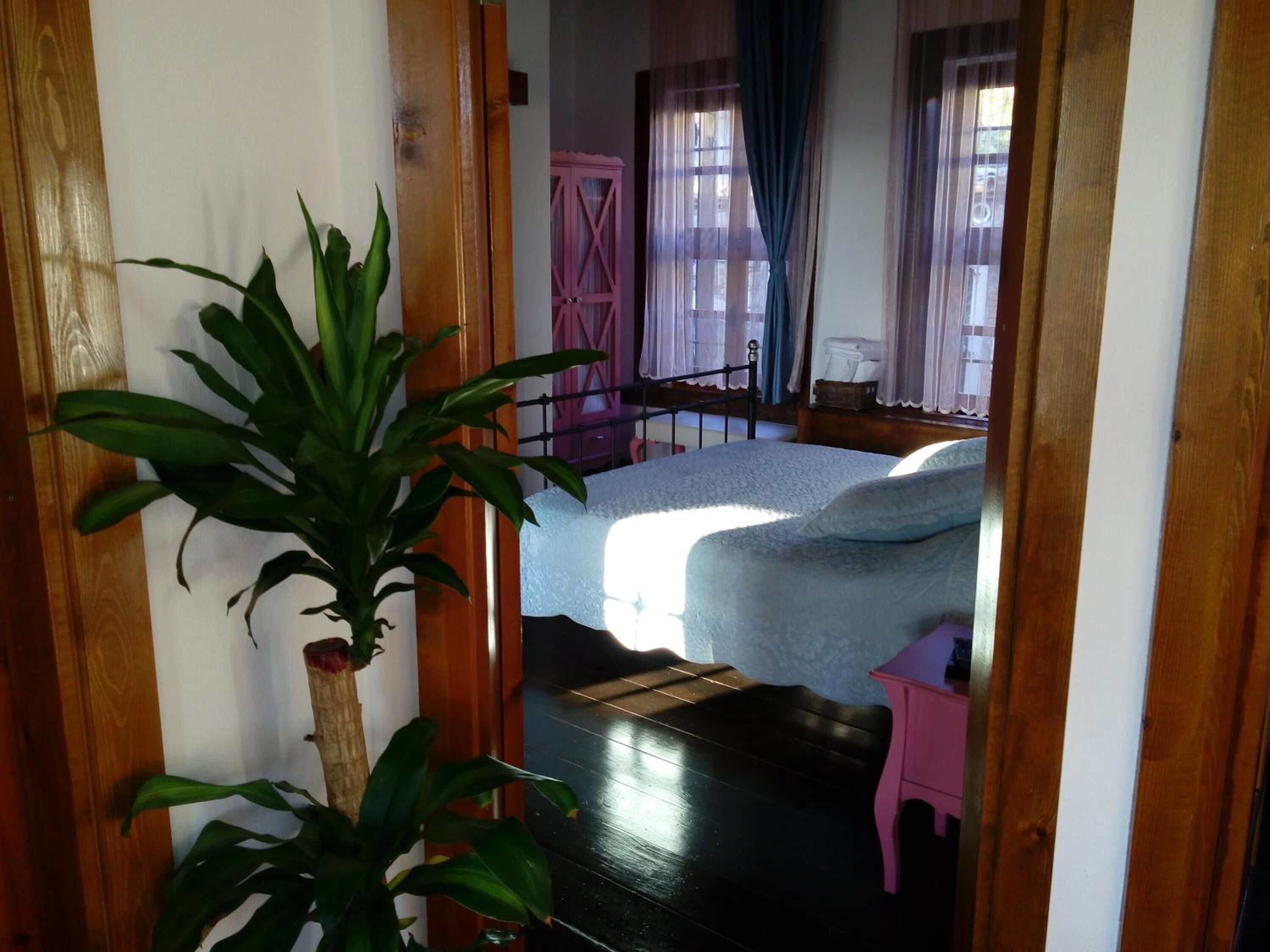 1 bedroom, premium bedding, minibar, in-room safe