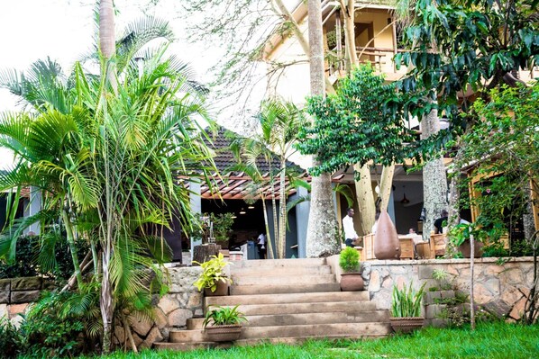 Property grounds - Meley Impala Hotel (Kampala)