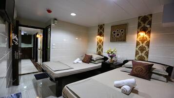 Brankas, setrika/meja setrika, Wi-Fi gratis, dan seprai linen