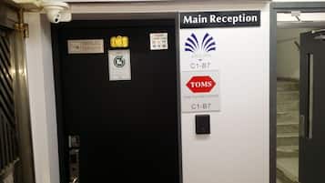 Pintu masuk properti