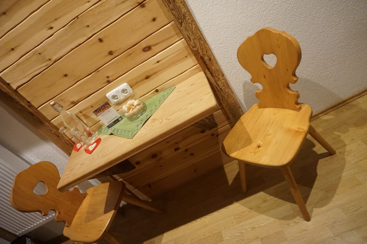 Habitación individual clásica, balcón, vista a la montaña | Ropa de cama de alta calidad y camas con efecto memoria