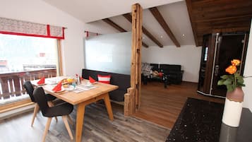 Deluxe Apartment, 1 Bedroom, Patio, Mountain View (excl 130 EUR cleaning fee) | Living area