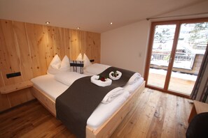 Hochwertige Bettwaren, Betten mit Memory-Foam-Matratzen, Zimmersafe