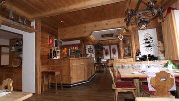 Buffet breakfast on weekdays (EUR 21 per person)