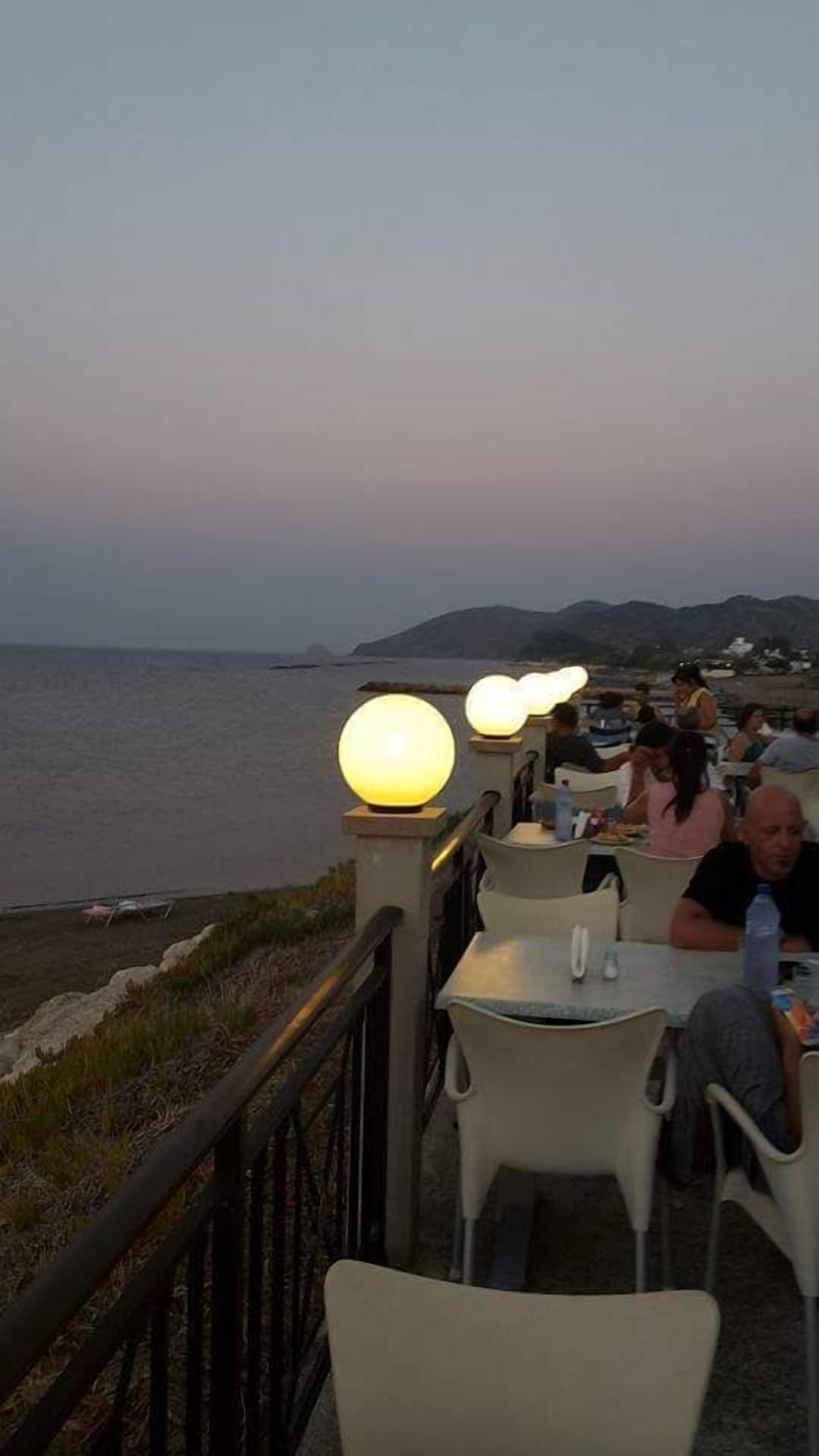 Breakfast, lunch and dinner served