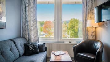 Chambre Simple (with Sofa Bed) | Coffres-forts dans les chambres, bureau, rideaux occultants