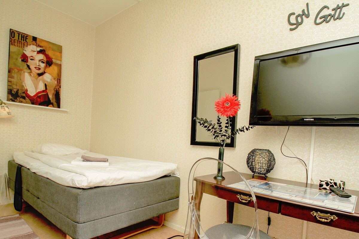In-room safe, desk, blackout drapes, iron/ironing board (on request)