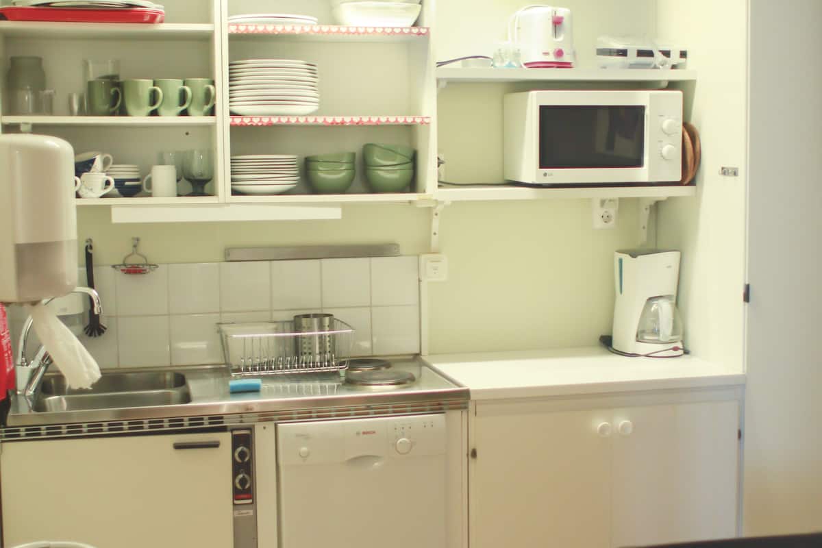 apartment, 2 bedrooms | private kitchenette | fridge, microwave
