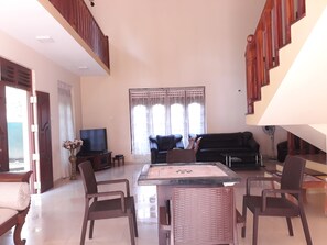 Deluxe Villa, 4 Bedrooms, Garden View, Garden Area | Living area | Flat-screen TV - Vinses Villa in Hikkaduwa (Gonapinuwala)