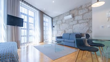 Studio (Azulejo) | Living area | Flat-screen TV