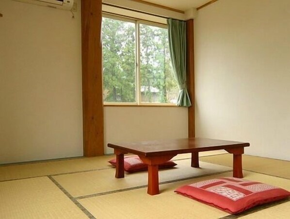 Japanese Style Room with Shared Bathroom (8 Tatami Mats) | In-room dining