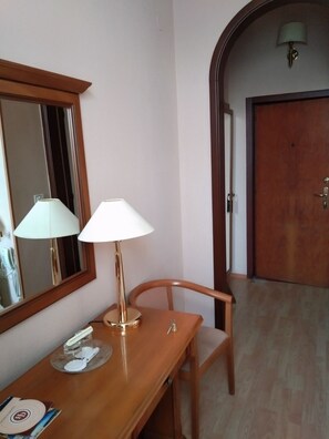 Minibar, in-room safe, desk, free WiFi - Domus Hotel -1 (Kyiv)