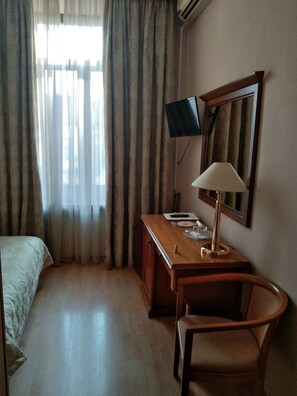 Standard Single Room | Minibar, in-room safe, desk, free WiFi - Domus Hotel -1 (Kyiv)