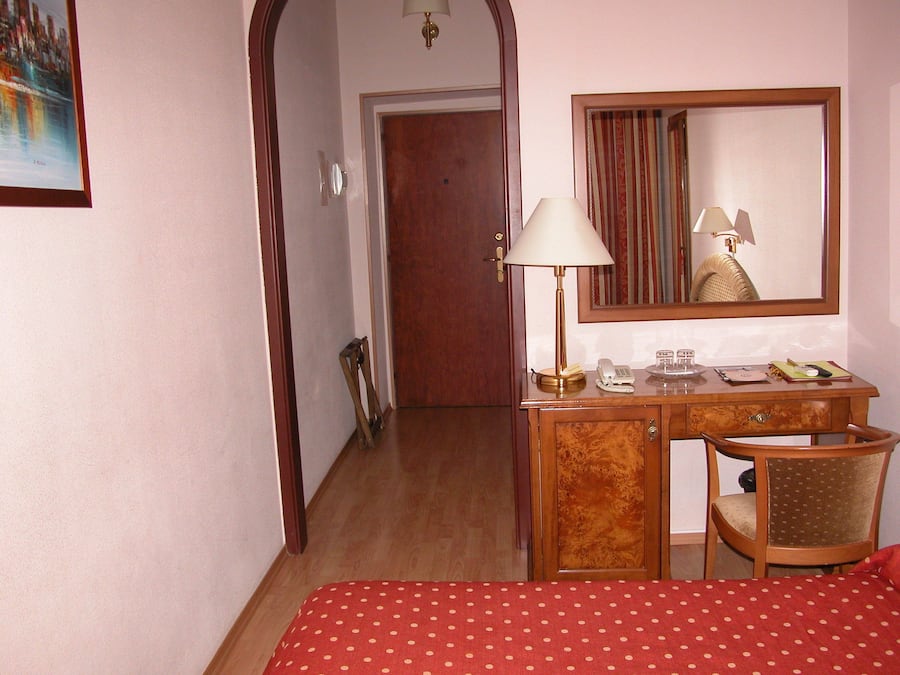 Standard Double Room | Minibar, in-room safe, desk, free WiFi