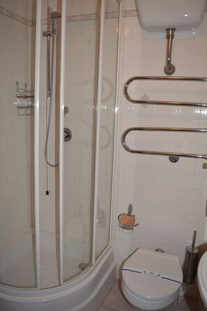 Standard Single Room | Bilik Mandi | Pancuran mandi, kelengkapan dandanan diri percuma, pengering rambut 
