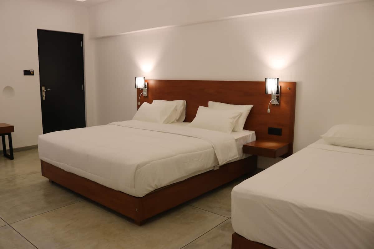 Comfort Triple Room, Multiple Beds | Premium bedding, desk, soundproofing, free WiFi