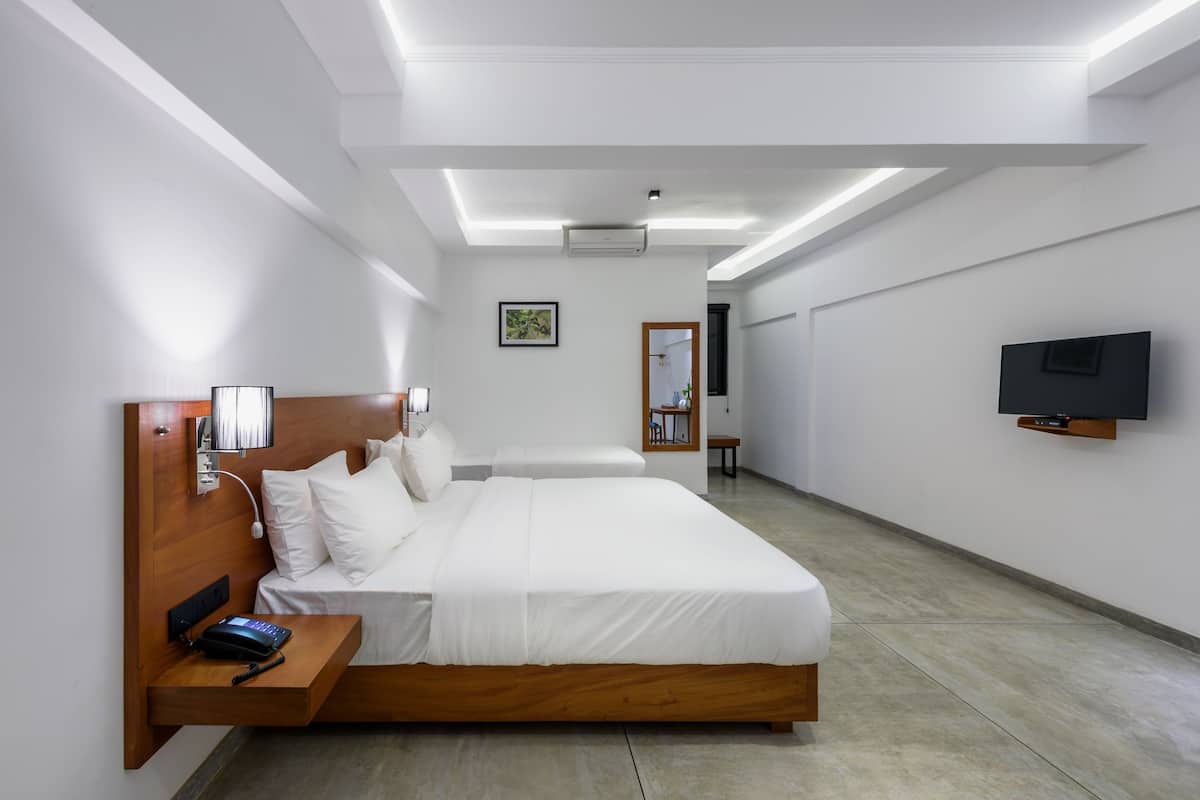 Comfort Triple Room, Multiple Beds | Premium bedding, desk, soundproofing, free WiFi