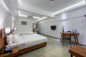 Ropa de cama de alta calidad, escritorio y sistema de insonorización 