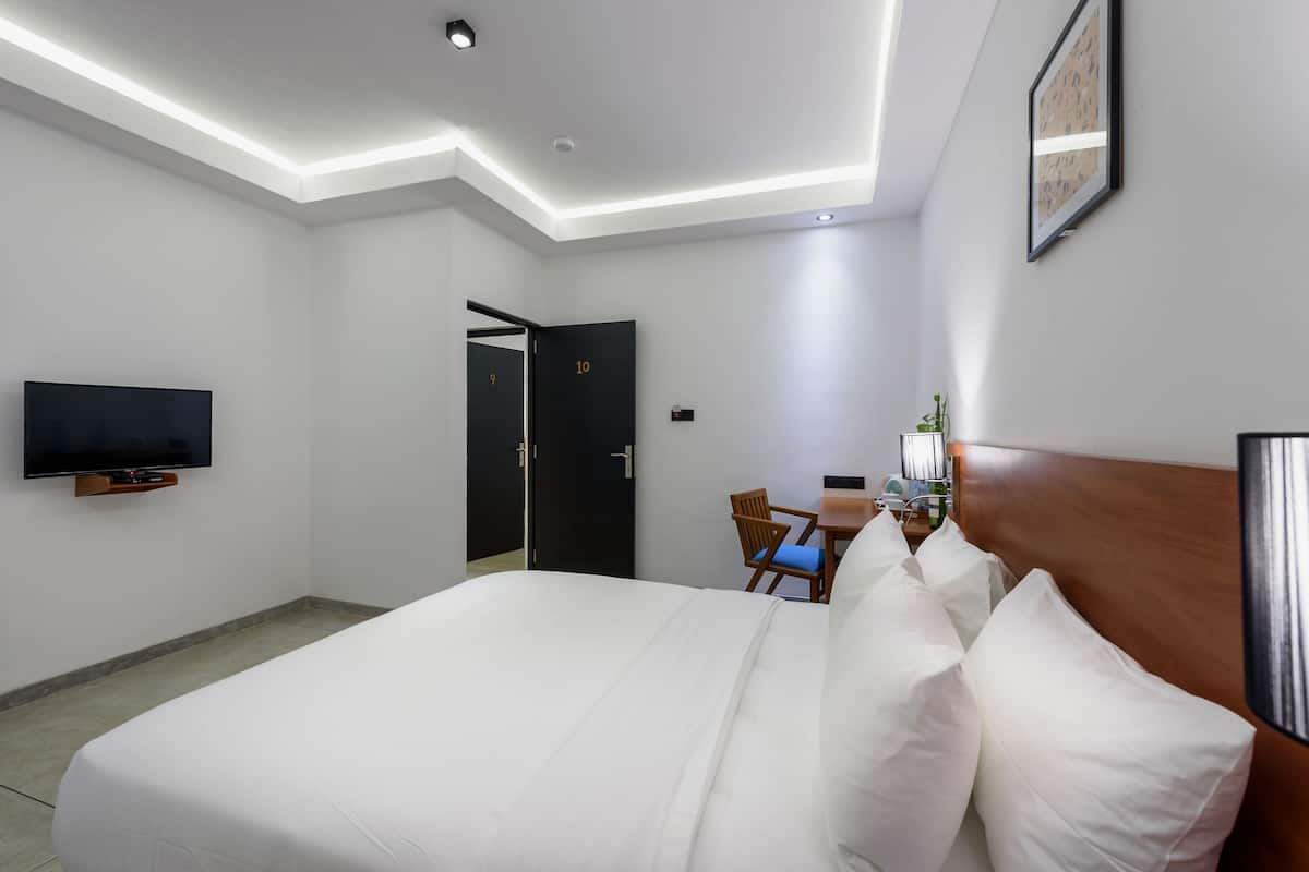 Comfort Double Room, 1 Queen Bed, Accessible | Premium bedding, desk, soundproofing, free WiFi