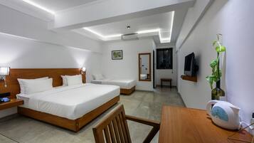 Premium bedding, desk, soundproofing, free WiFi