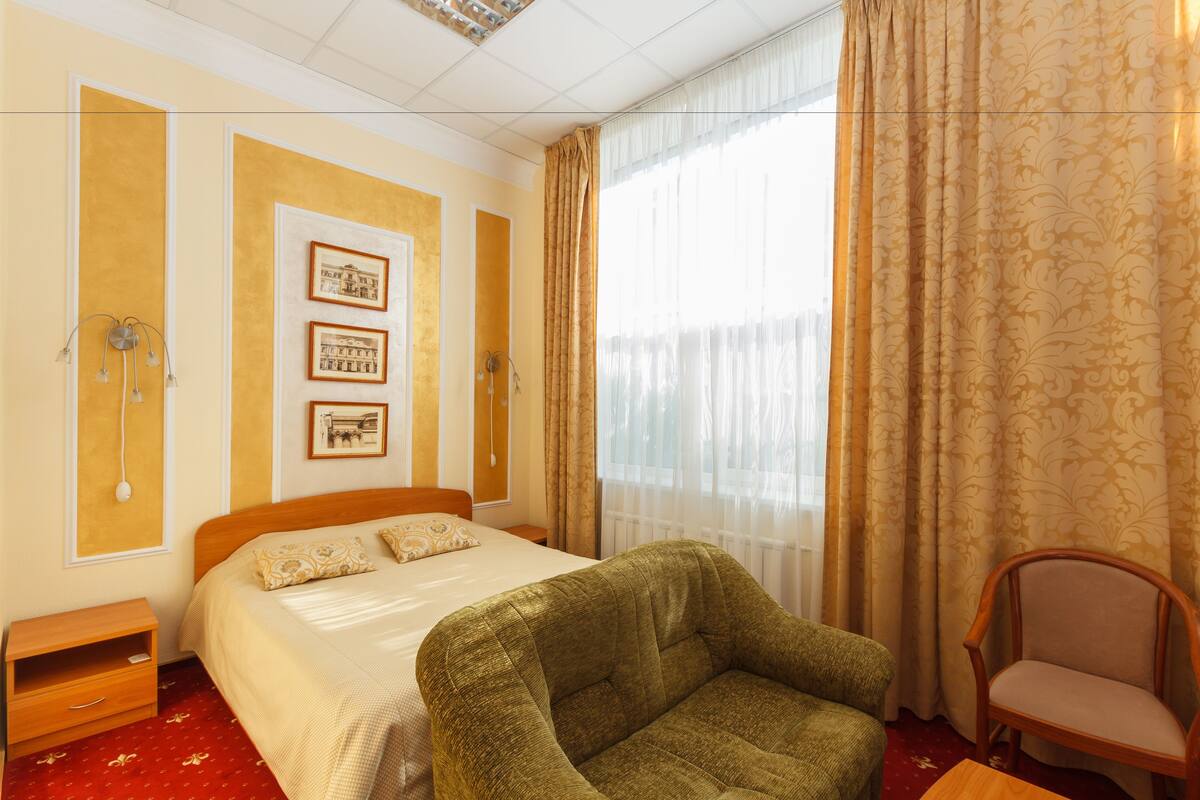 Junior Suite, 1 Bedroom | Peti besi dalam bilik, meja, seterika/papan seterika, Wi-fi percuma