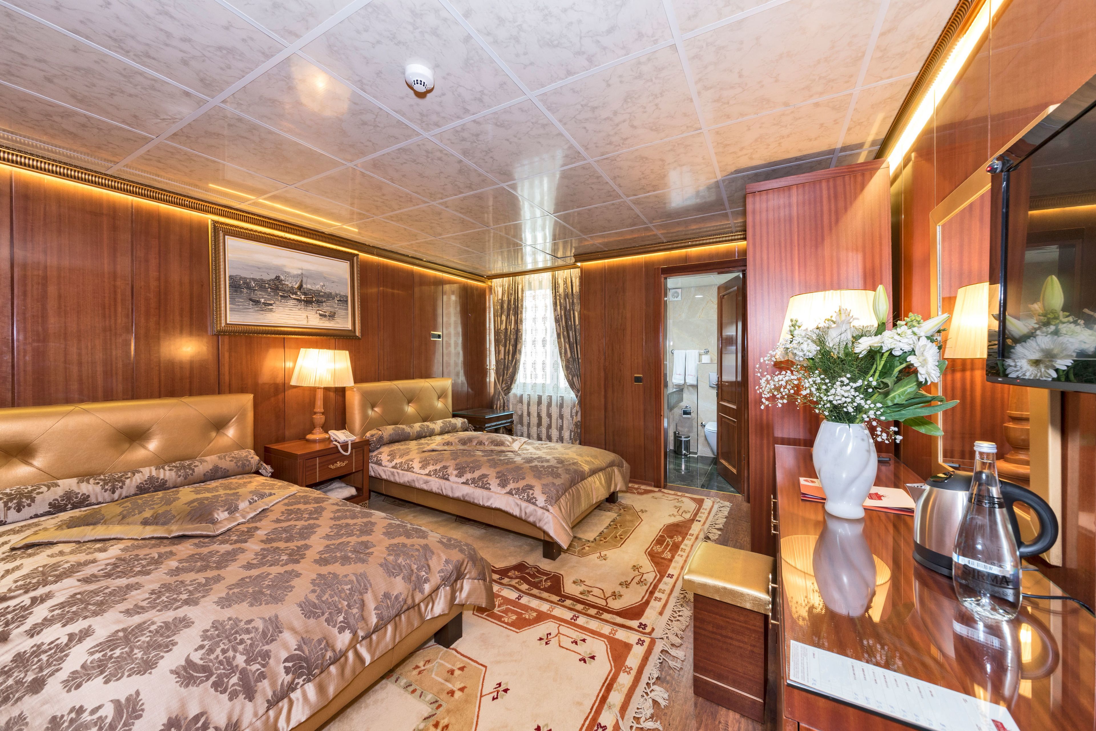 superior twin room, 2 single beds | premium bedding, minibar, in-room safe, desk