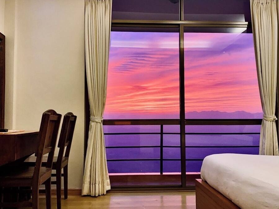 Desk, laptop workspace, iron/ironing board, free WiFi