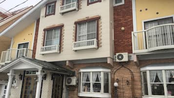 Mặt tiền nơi lưu trú