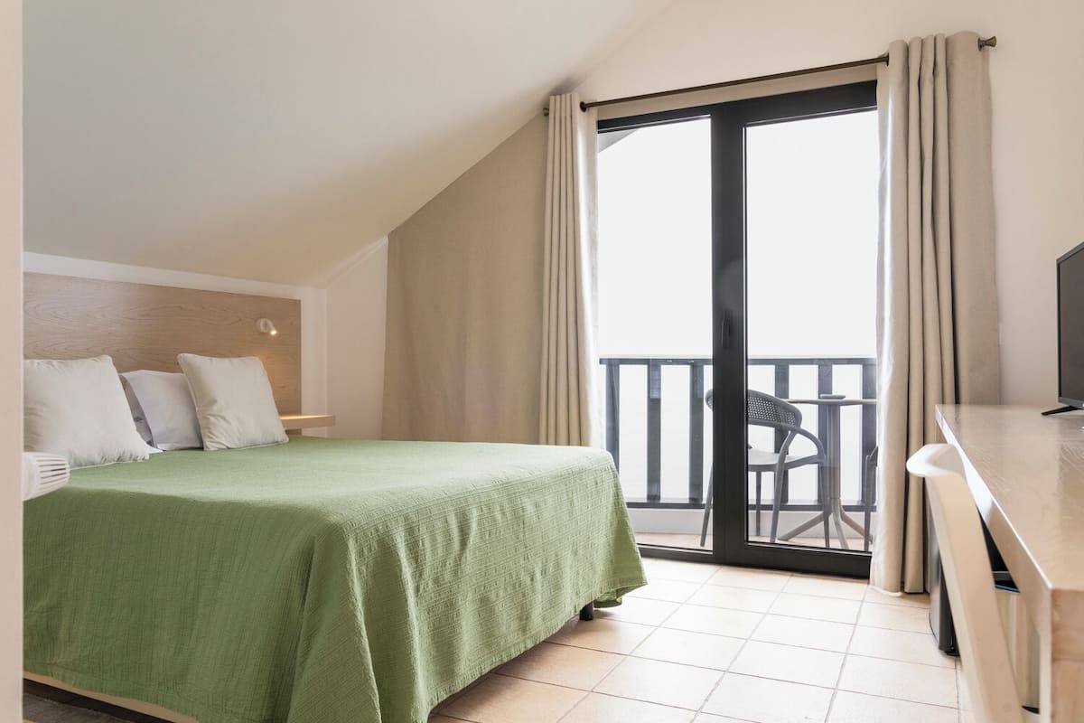Double Room, Sea View (1st Floor) | Desk, soundproofing, free WiFi, bed sheets