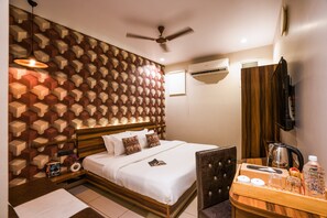 In-room safe, free WiFi, bed sheets - Zostel Mumbai - Hostel (Mumbai)