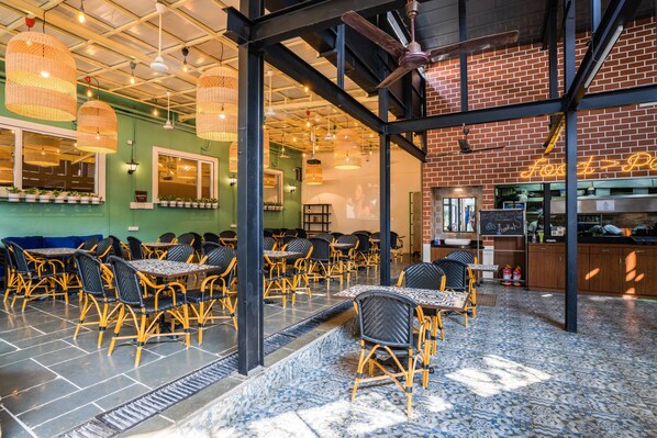 Restaurant - Zostel Mumbai - Hostel (Mumbai)