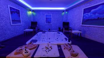 Couples treatment room(s), sauna, hot tub, Turkish bath/hammam